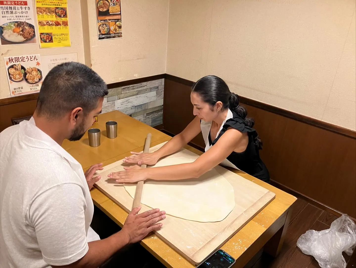 奈良で人気の体験！アメリカからのご夫婦が「手打ちうどん＆天ぷ...