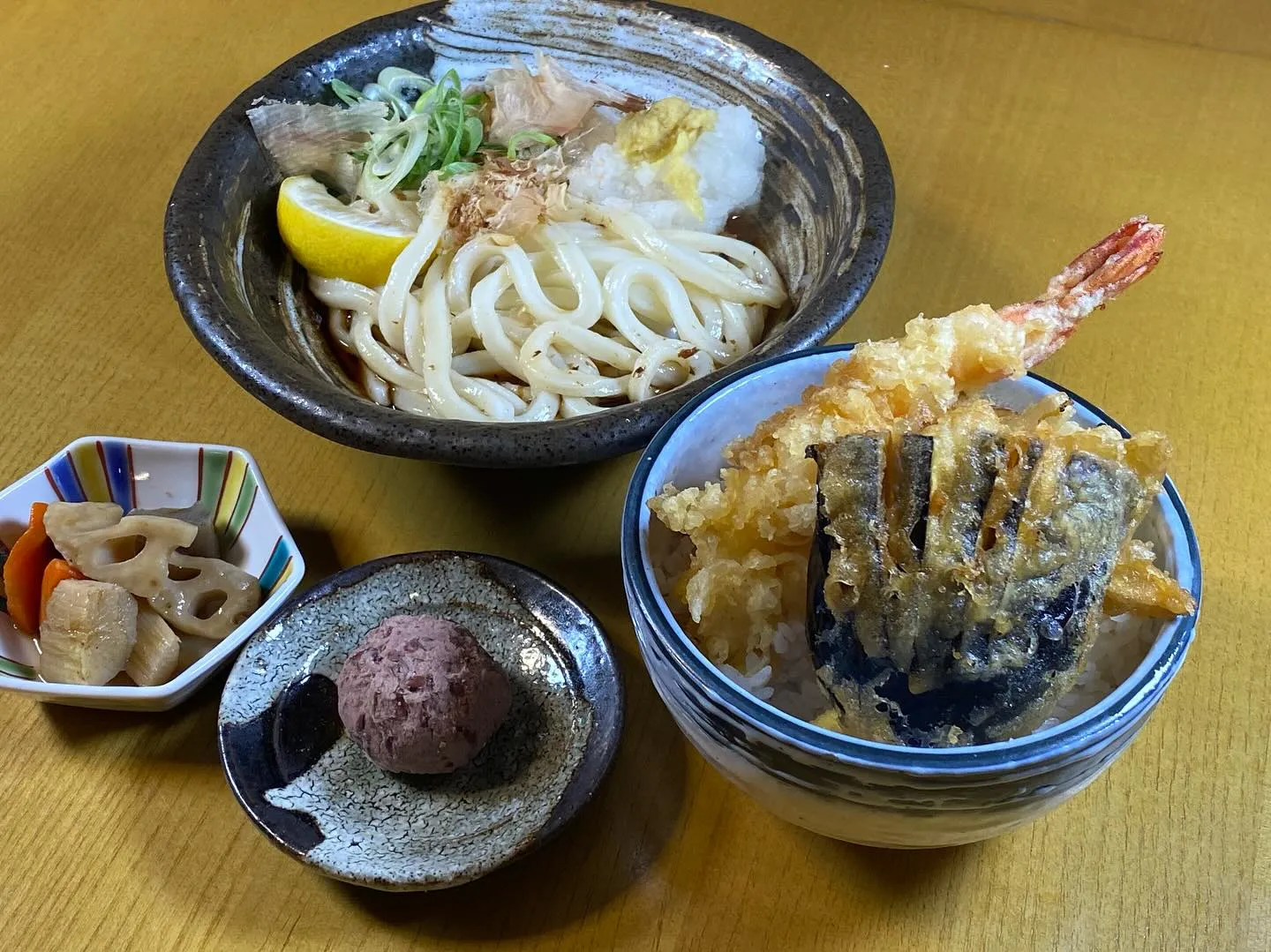 🍜奈良観光の食事ならここ！地元食材を使った手打ちうどんと天ぷ...