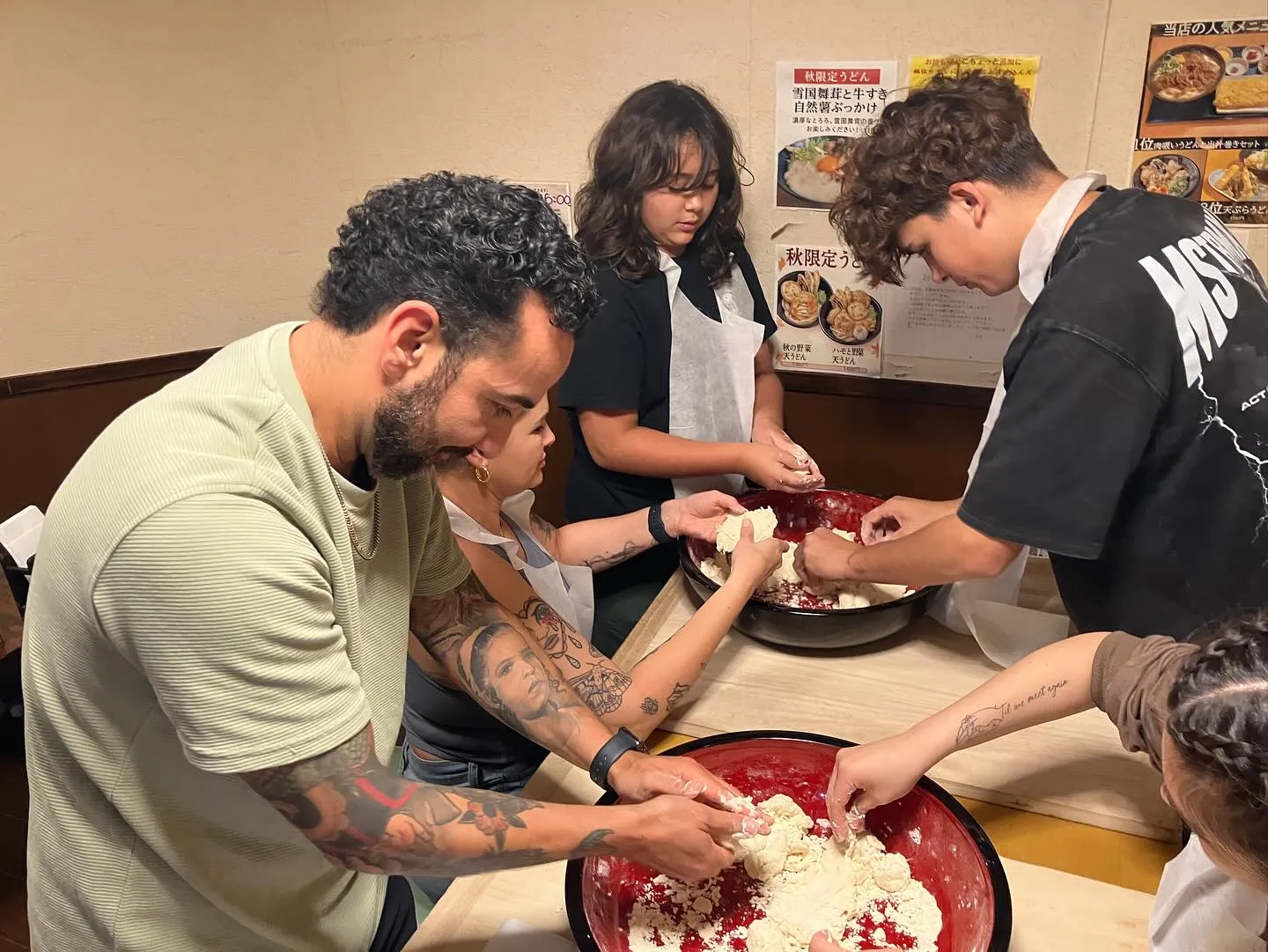 🇺🇸アメリカから5人家族がうどん教室に参加してくれました🇯🇵...