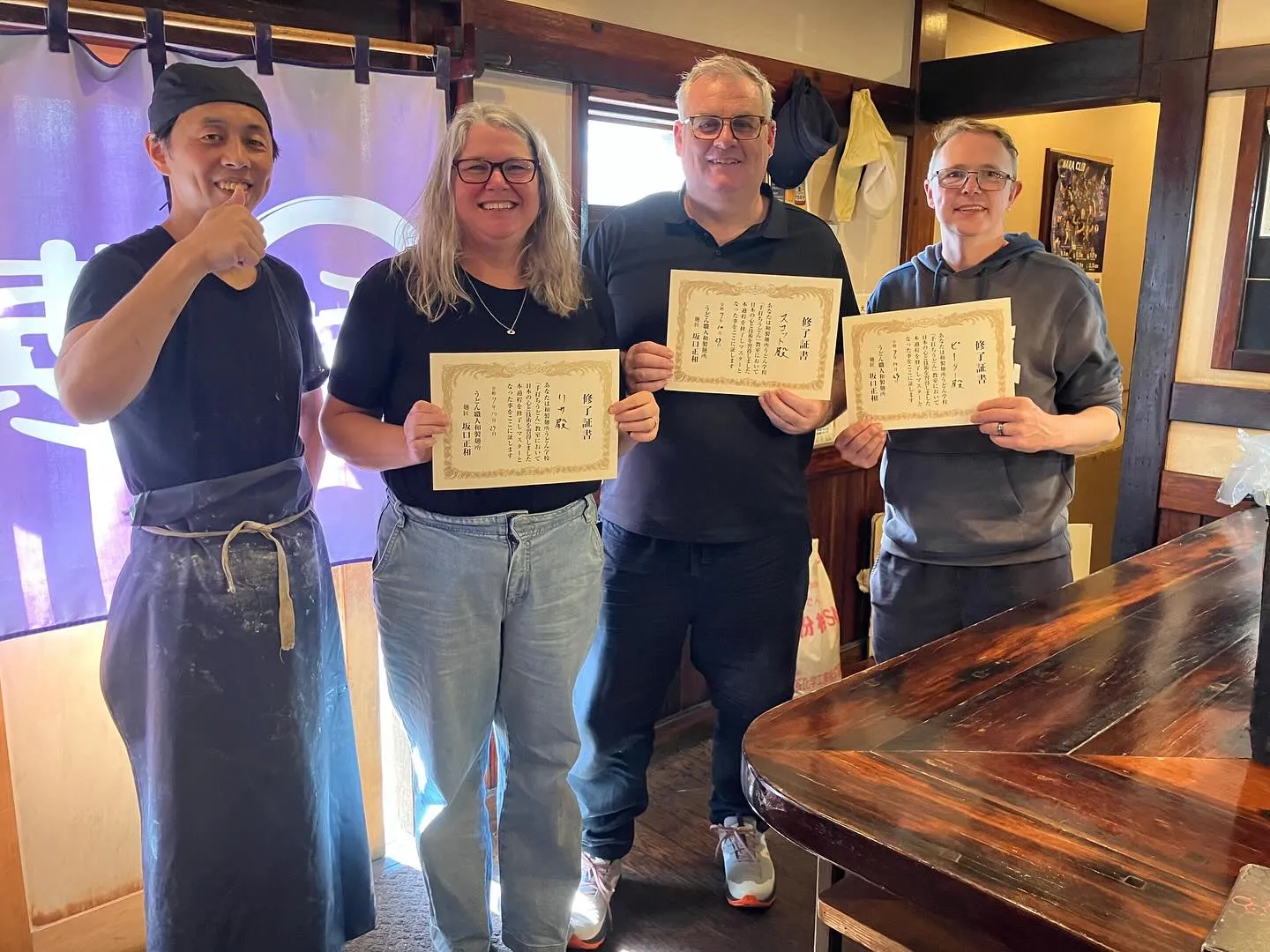 【奈良・新大宮で本格うどん体験】アメリカから3人組が参加!手...