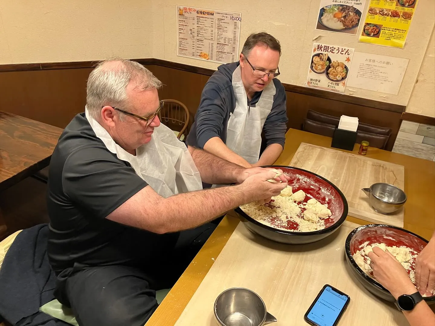 【奈良・新大宮で本格うどん体験】アメリカから3人組が参加!手...