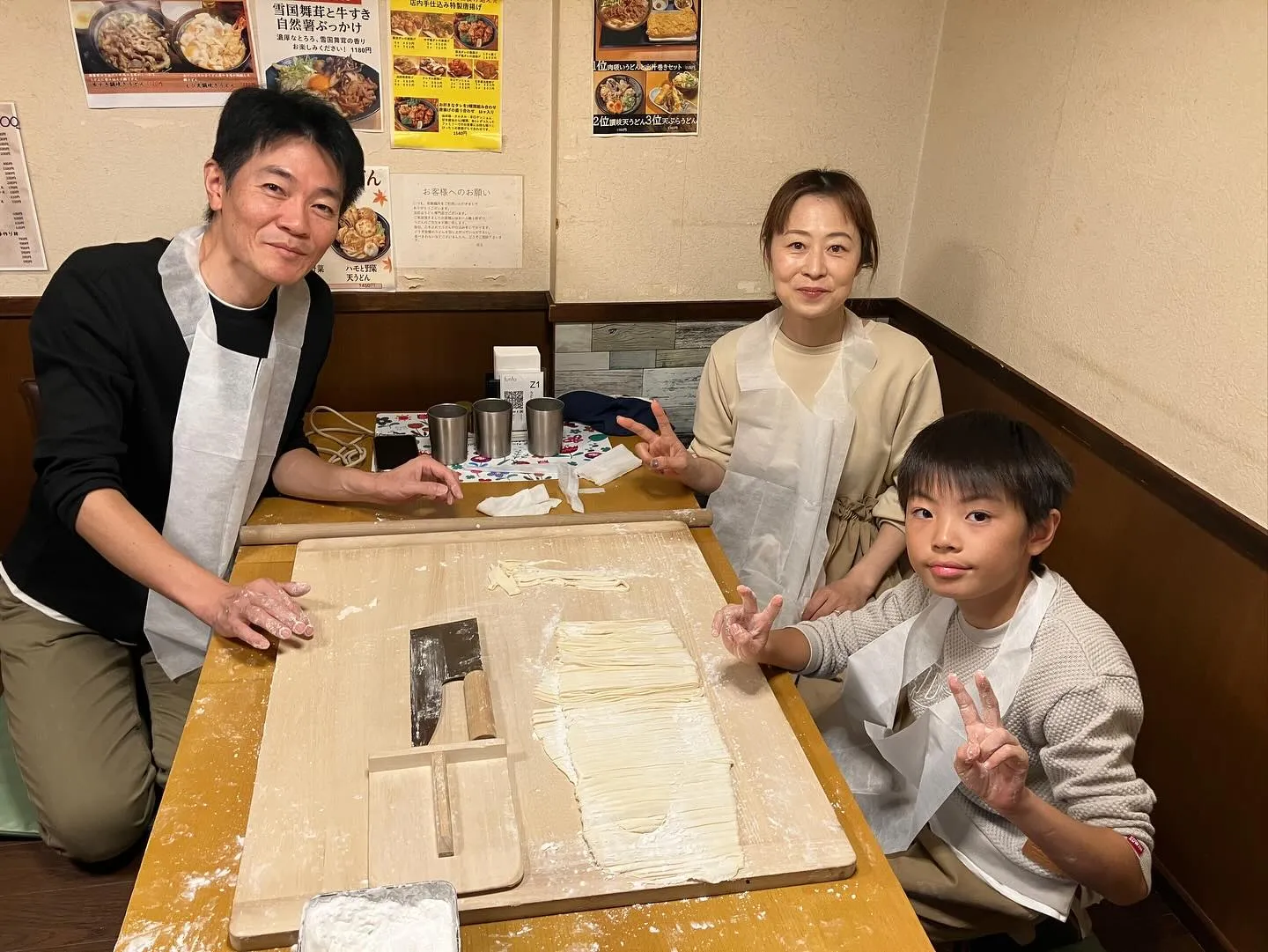 奈良で人気！外国人と日本人が一緒に楽しむうどん作り体験｜うど...