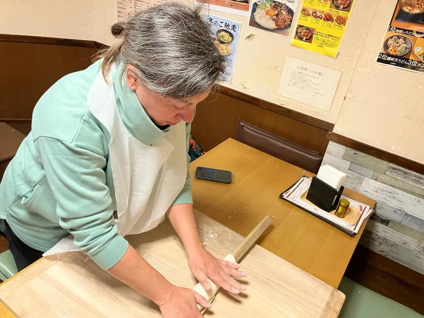 奈良市で本格うどん体験｜カナダから来日した石工職人が挑戦する...