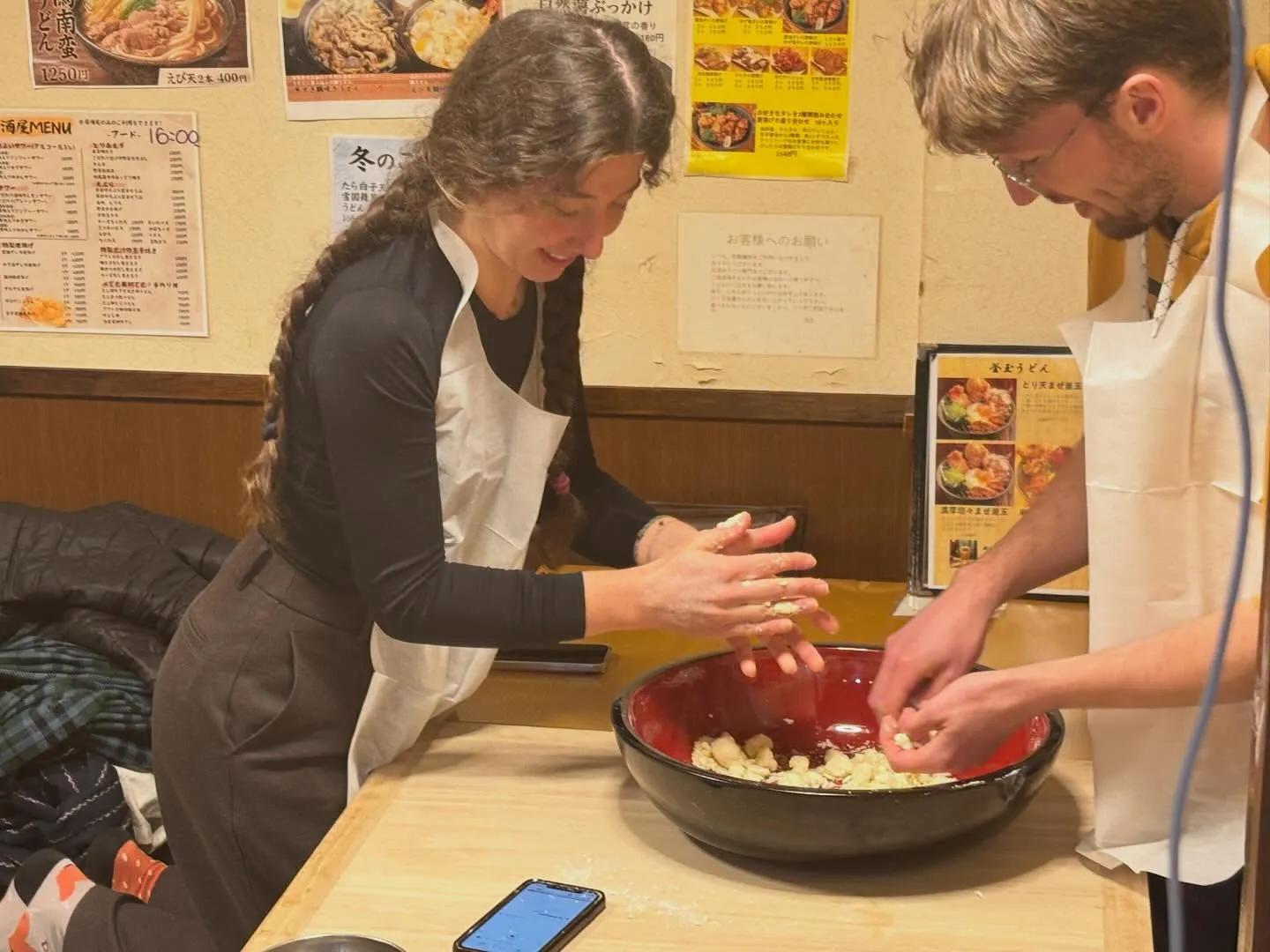 今日はフランスから素敵なご夫婦に、奈良の手打ちうどん体験(U...